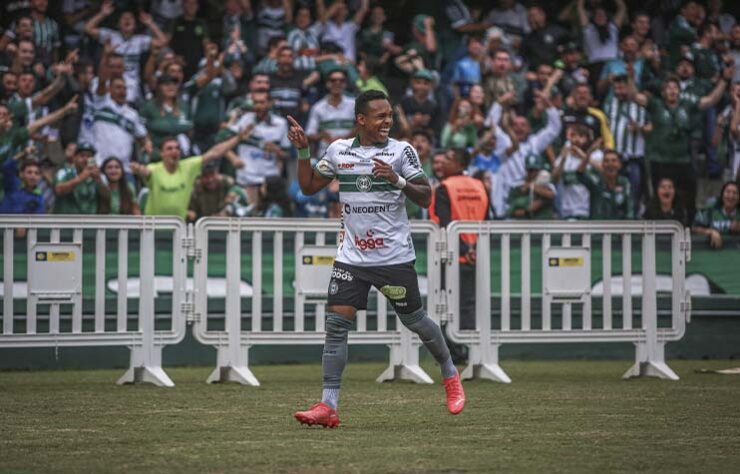  Coritiba: Sobe: Golpeou o Botafogo com um belo gol, no momento que o adversário se encontrava melhor no jogo. Desce: Não conseguiu matar o jogo, nas oportunidades de contra-ataque que teve na 2ª etapa.