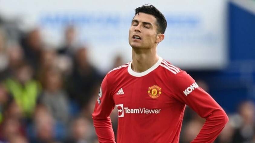 ESQUENTOU - O vestiário do Manchester United está insatisfeito com diversas atitudes e preferem a saída de Cristiano Ronaldo, segundo o "The Sun". Apesar da amizade com alguns membros do elenco, o camisa sete não está sendo bem visto internamente.