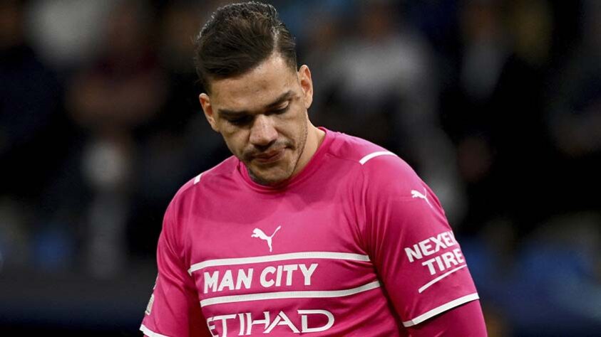 Ederson (Manchester City) - Assim como Alisson, fez bom ano com o campeão inglês e dividiu a Luva de Ouro com o goleiro dos Reds.