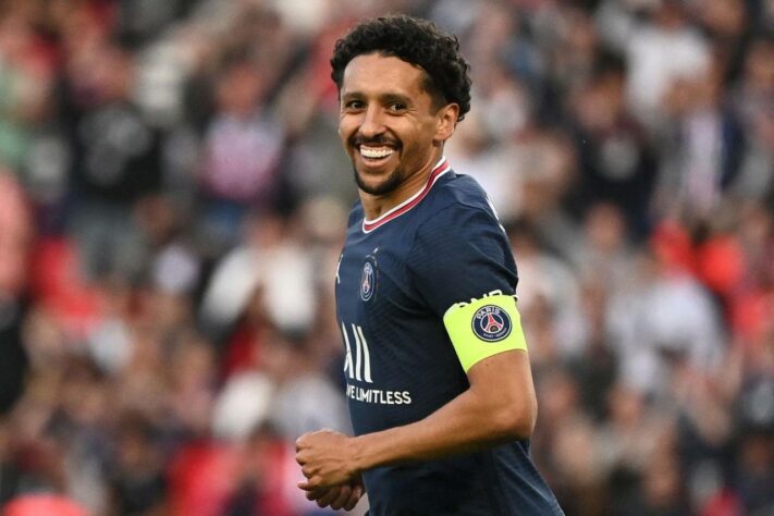 ESQUENTOU - O zagueiro Marquinhos está cada vez mais próximo de renovar com o Paris Saint-Germain. Segundo o jornalista Fabrizio Romano, restam detalhes para que o brasileiro assine até junho de 2027 com a equipe parisiense. 