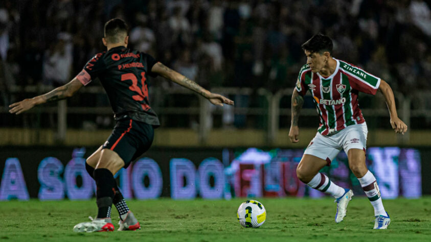 Athletico: Sobe – Matheus Felipe teve boa movimentação na cobrança de escanteio e marcou o gol que deu vida ao Furacão na reta final de partida.  / Desce – Pablo perdeu uma chance dentro da pequena área e sem goleiro que poderia ter empatado jogo para o Athletico ainda no primeiro tempo.