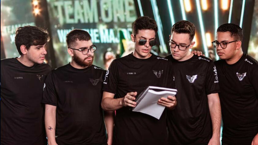 Team One (Counter Strike: Global Offensive, LoL e Rainbow Six) - 67,2 mil seguidores no Instagram - Possui títulos em todas as categorias de jogos que disputa.