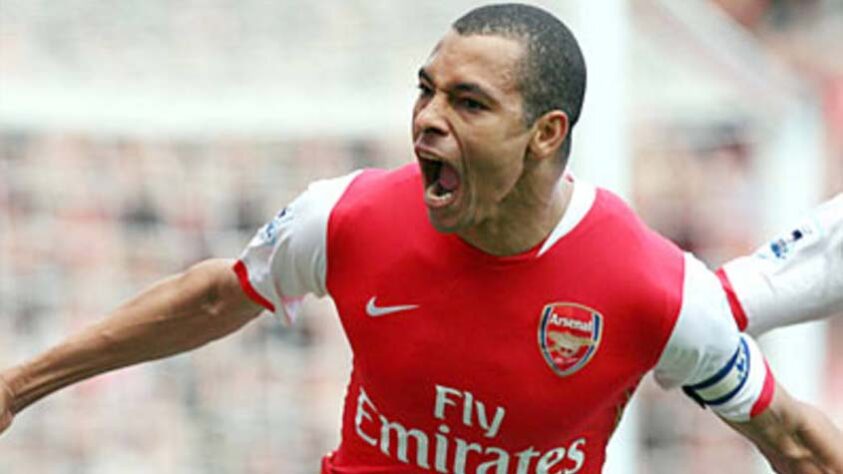 8º - Gilberto Silva, meio-campista: 170 jogos