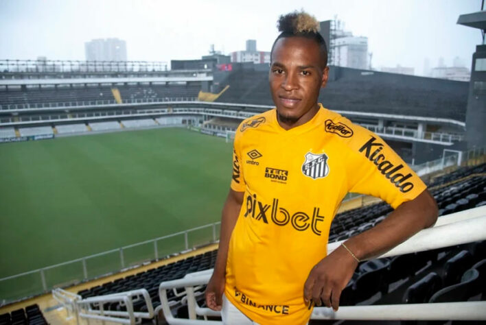 ESQUENTOU - O Santos negocia o retorno do meia-atacante Jhojan Julio para LDU. O empresário do jogador, Bernardo Escansette, vem mantendo contato com a equipe equatoriana para viabilizar a volta antecipada. 