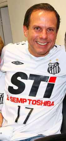 João Doria, que se retirou da disputa, é torcedor do Santos.