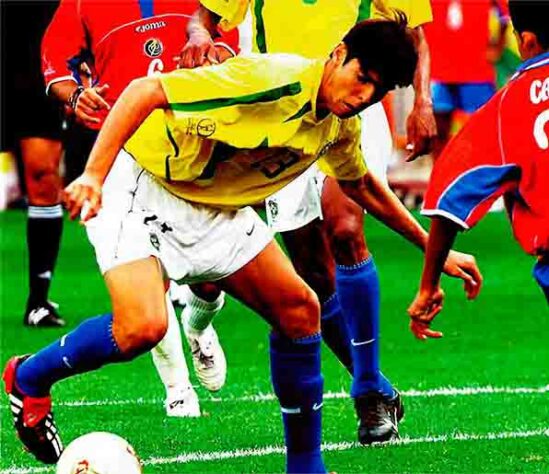 2002 - Com 19 anos, Kaká fez a estreia pela Seleção Brasileira em janeiro de 2002 em um amistoso. Ele parecia que ia ficar fora da lista, mas Djalminha deu uma cabeçada em Javier Irureta, seu técnico no La Coruña, em maio. Quatro dias depois, Kaká foi chamado e ele não para a Copa.