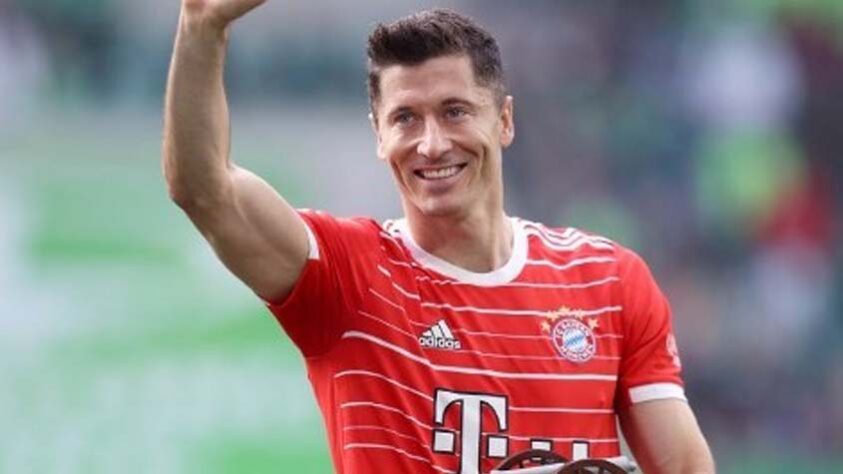 Robert Lewandowski - O atacante polonês anotou 35 gols na Bundesliga e contribuiu com a conquista do Campeonato Alemão, além de ter balançado as redes 13 vezes na Champions League