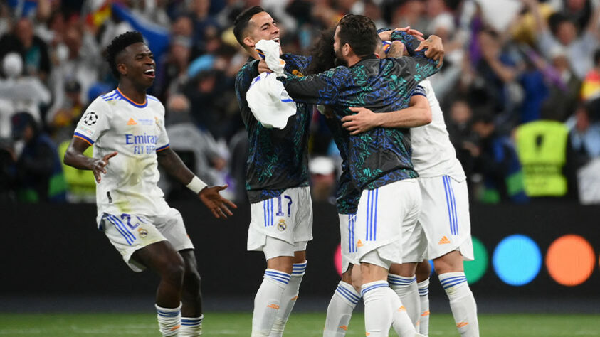 Acaba o jogo. Os jogadores do Real Madrid celebram a conquista da 14ª conquista de Champions League.