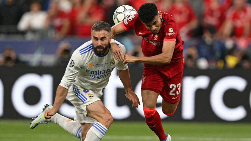 Bola rolando na final da Champions League.