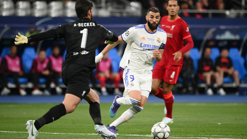 Bola rolando na final da Champions League.