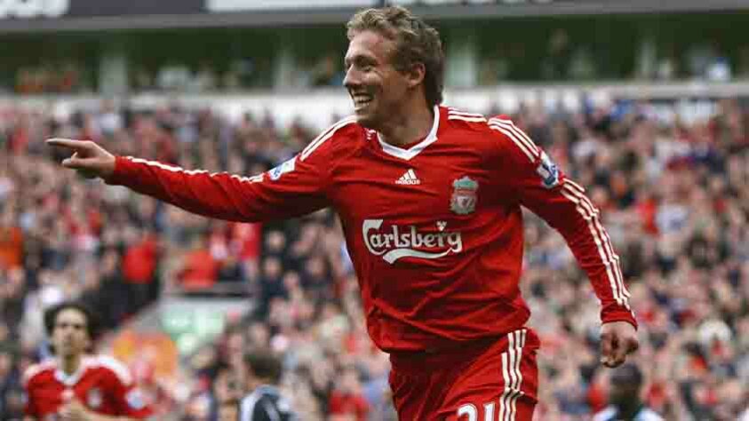 3º - Lucas Leiva, meio-campista: 247 jogos