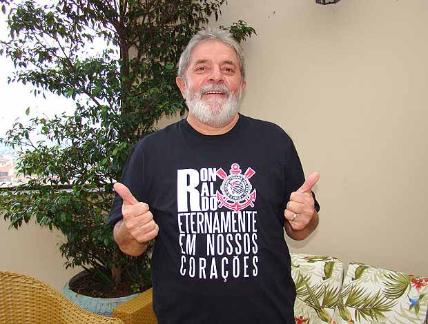 Lula, vencedor do pleito em 2022, é declaradamente torcedor do Corinthians.