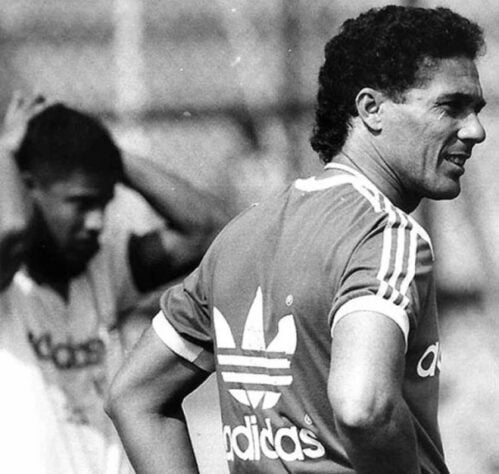 Em 91, aconteceu sua primeira passagem pelo Flamengo, seu clube de coração. Todavia, saiu poucos meses depois, reclamando da falta de condições para treinar a equipe.