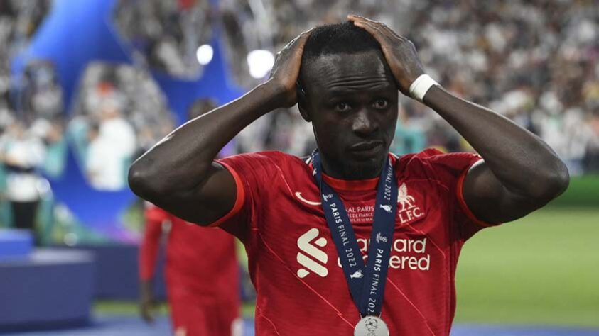 ESQUENTOU - Sadio Mané afirmou publicamente que deve deixar o Liverpool em breve. Convocado por Senegal para a disputa das Eliminatórias da Copa Africana de Nações, o atleta foi questionado em coletiva de imprensa sobre seu futuro e afirmou que entre 60% a 70% de seus compatriotas gostariam que ele deixasse os Reds.