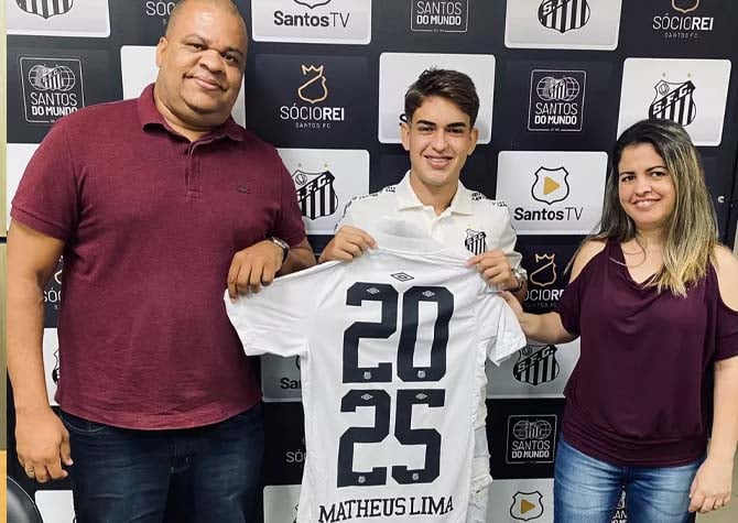 FECHADO - Matheus Lima,  jogador de 16 anos da base do Santos, assinou seu primeiro vínculo profissional com o clube. A duração do contrato com a equipe alvinegra vai até o final de 2025.