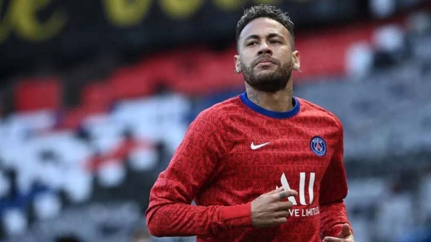 ESQUENTOU - Segundo o portal RMC Sport, Neymar ficou incomodado com as recentes declarações do presidente do PSG, Nasser Al-Khelaifi, que não assegurou a permanência do camisa 10. O craque brasileiro, agora, repensa se quer ficar no time da capital francesa.