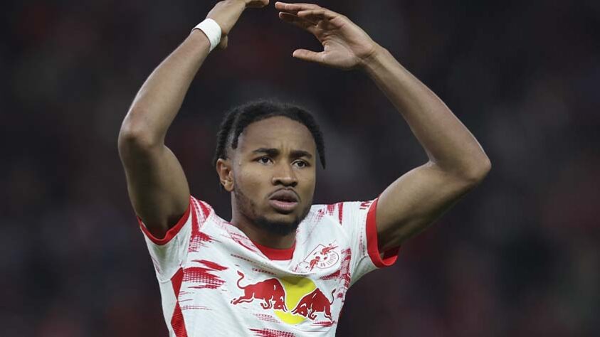 ESQUENTOU - O Bayern de Munique monitora a situação do atacante Christopher Nkunku, do RB Leipzig. Segundo o "Bild", os bávaros possuem um plano que contempla a chegada do centroavante francês, mas está pendente de outros fatores, como a saída de jogadores como Leroy Sané.