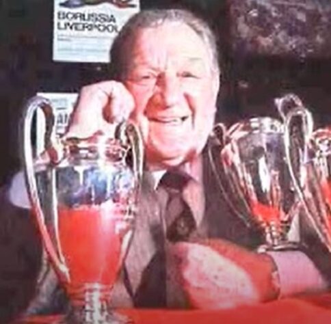2º lugar: Bob Paisley. O técnico inglês foi campeão nas temporadas 1977/78, 1978/79 e 1980/81, todas pelo Liverpool.