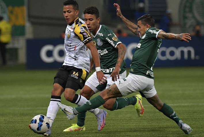 DEPORTIVO TÁCHIRA: Sobe - Gutierrez foi o autor do único gol do Táchira no jogo após boas chegadas do ataque do time. Assim, esse setor foi o responsável pelas melhores aparições da equipe venezuelana em toda a partida. // Desce - O goleiro Varela ‘frangou’ no primeiro gol do Palmeiras no jogo, o que comprometeu todo o possível andamento do seu time ao decorrer dos 90 minutos. Faltou atenção não só do porteiro, como de toda a defesa, que não conseguiram parar o potente ataque palmeirense.