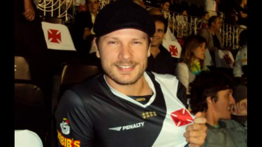 Rodrigo Hilbert - ator e apresentador no GNT / Clube do coração: Vasco