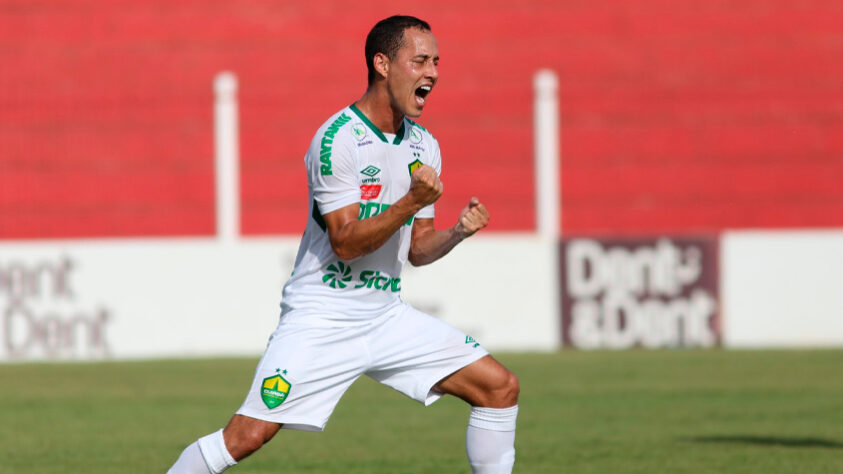 Rodriguinho (34 anos) - Posição: meia - Clube: Cuiabá