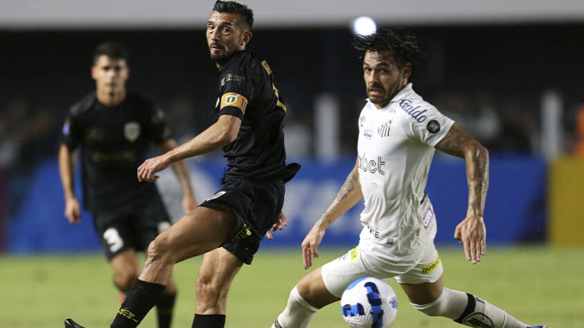 O Santos jogou mal e só empatou com o Banfield, na Vila Belmiro, por 1 a 1 na noite desta terça-feira. A equipe santista sofreu com a falta de inspiração, mesmo com dois jogadores a mais durante quase todo o segundo tempo. Confira as atuações dos atletas santistas. (por Diário do Peixe)