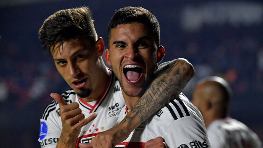 Em noite de Nestor, o São Paulo garantiu uma classificação segura para a próxima fase da Copa Sul-Americana. O Tricolor paulista venceu o Jorge Wilstermann por 3 a 0, com gols de Rodrigo Nestor (2) e Patrick. Superior em campo, o time fez uma partida sem correr grandes perigos no estádio do Morumbi e avançou para as oitavas de final do continental. Veja as notas do LANCE! (por Izabella Giannola).