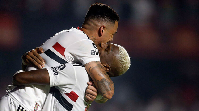  O primeiro clássico do São Paulo no Brasileirão contou com gol de Calleri e a conversão de pênalti de Luciano, que deu a vitória para a equipe.