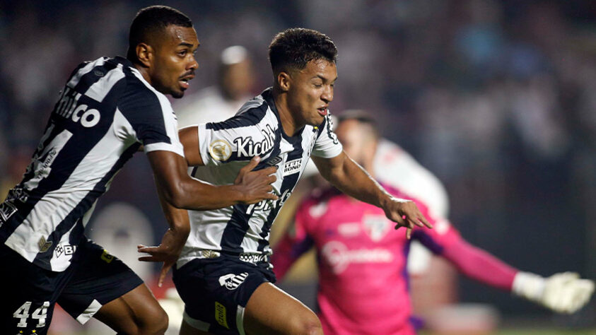 O Santos perdeu para o São Paulo por 2 a 1 na noite desta segunda-feira, no Morumbi, pela quarta rodada do Campeonato Brasileiro. A dupla de ataque formada por Léo Baptistão e Marcos Leonardo se destacou no Peixe. Já Madson falhou feio no primeiro gol. Veja as atuações (por Diário do Peixe).