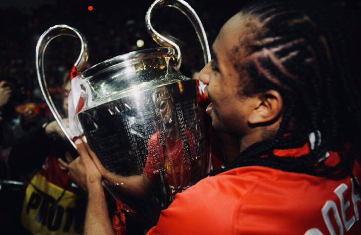 Anderson (meio-campista): 1 título (2007/08, pelo Manchester United)