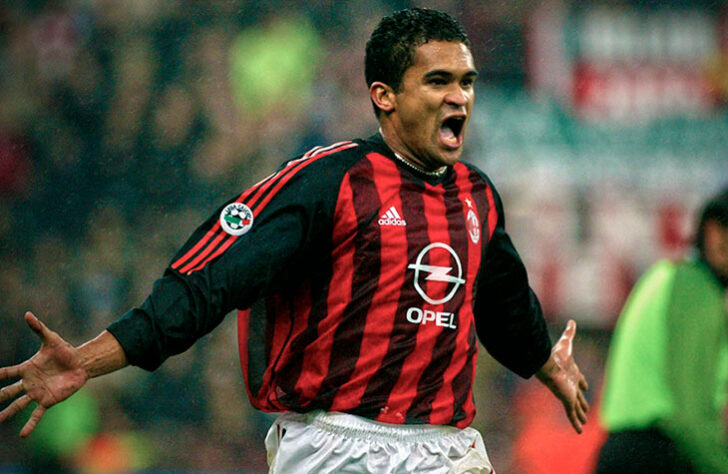 Serginho (lateral-esquerdo): 2 títulos (2002/03 e 2006/07, pelo Milan)