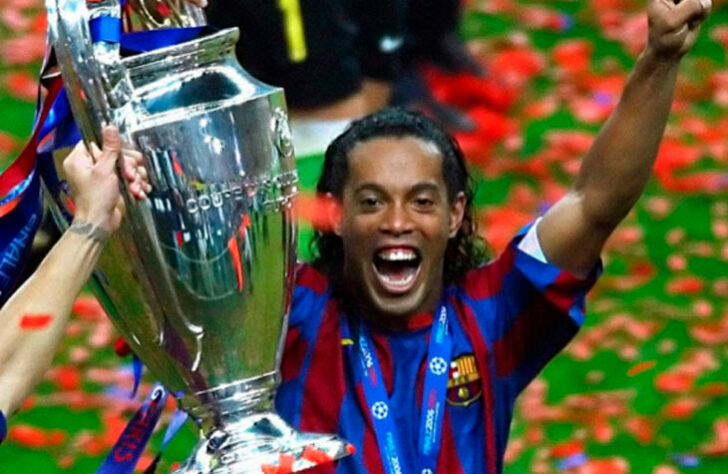 5. A glória máxima - Em jogo histórico, Beletti decidiu com gol no fim e o Barcelona de Ronaldinho venceu o Arsenal na final da Champions League. O bruxo zerava o futebol.