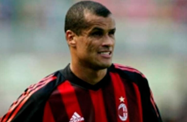 Meio-campo: Rivaldo (Milan e Olympiakos)