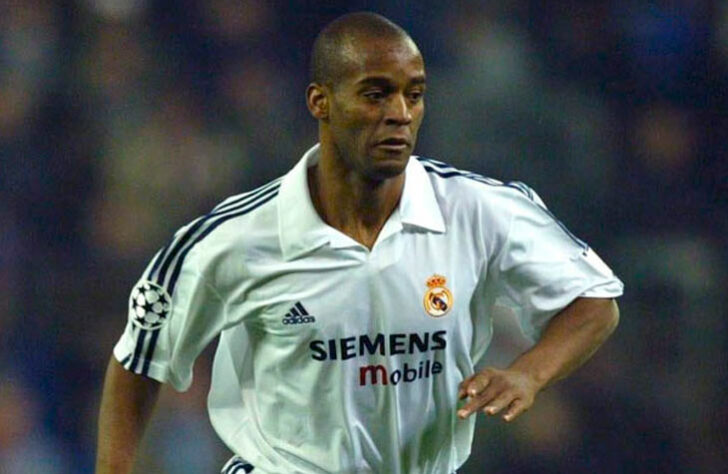 Flávio Conceição (meio-campista): 1 título (2001/02, pelo Real Madrid)
