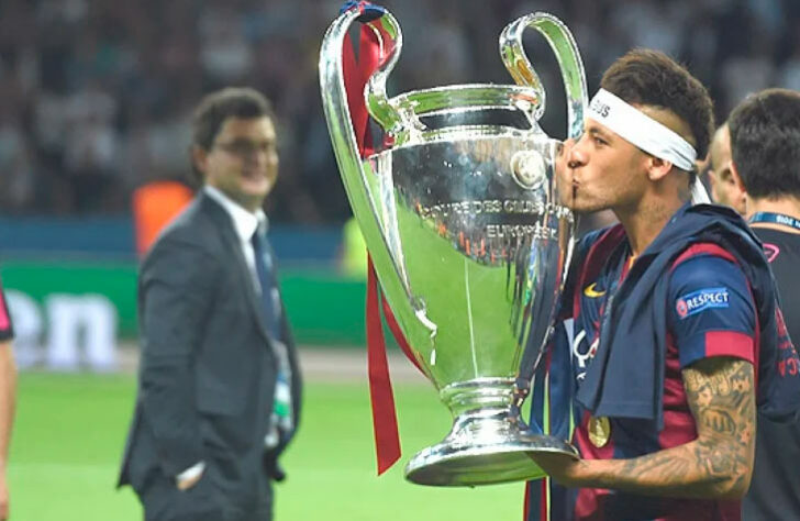 Neymar - Campeão da Libertadores pelo Santos (2011) e campeão da Liga dos Campeões pelo Barcelona (2014/2015)
