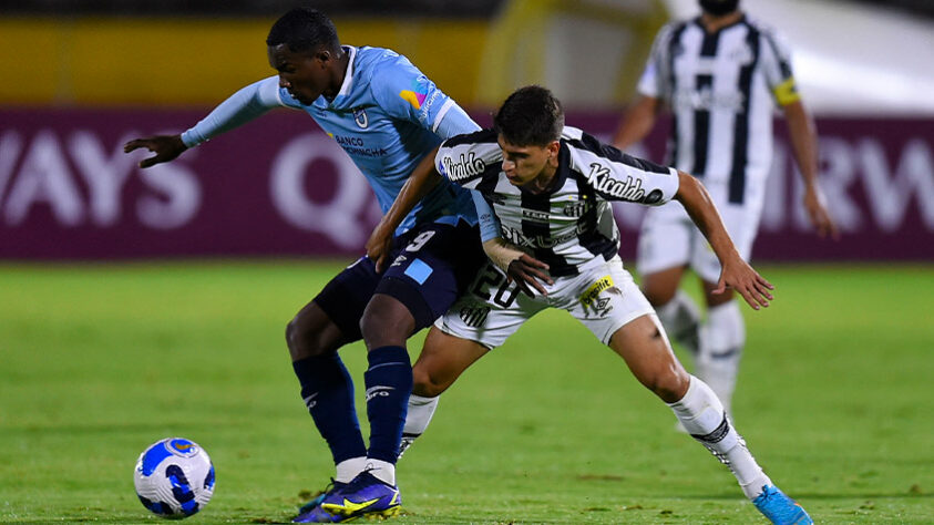 Universidad Católica: Sobe – Facundo Martínez – A bola quase sempre passou pelos pés do jogador, que é o principal articulador das jogadas da equipe. Apesar de uma noite infeliz da Universidad Católica, quase deixou sua marca em uma cabeçada no 1º tempo. // Desce – Miguel Rondelli – A Universidad Católica viveu uma noite pouco inspirada, não conseguindo quase furar a defesa do Peixe e abusando muito dos cruzamentos na área. Faltou inspiração ao time do técnico Miguel Rondelli, que enfrentou uma equipe alternativa do Peixe e pouco produziu.