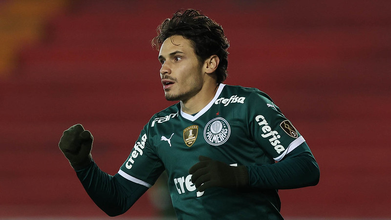 Na noite desta terça-feira (3), o Palmeiras venceu o Independiente Petrolero por 5 a 0, no estádio Olímpico Patria, em Sucre, na Bolívia, em duelo válido pela quarta rodada da Copa Libertadores. Raphael Veiga fez três gols e foi o grande destaque, eleito ainda o ‘Craque da Partida’. O meia, inclusive, se isolou na artilharia do clube na história da competição com 14 tentos marcados. Confira todas as atuações. (por Julia Mazarin)