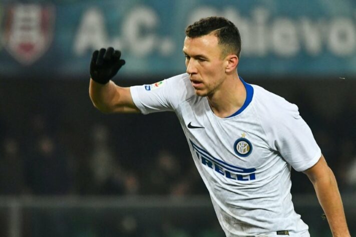 ESQUENTOU - Segundo o jornal italiano Gazzetta dello Sport, Ivan Perisic está na mira da Juventus. O contrato do atleta com a Internazionale está perto do final. Além da equipe de Turim, o Chelsea está de olho e em conversas avançadas com o atleta.