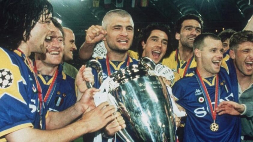 Juventus: 2 títulos (1984–85 e 1995–96 [foto])