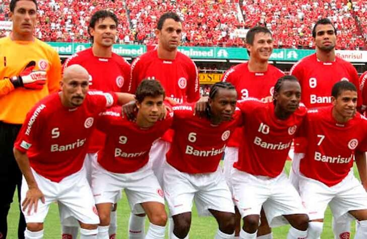 2009 - Líder na quinta rodada: Internacional (13 pontos) / Campeão: Flamengo (na quinta rodada estava em 11°, com 7 pontos).