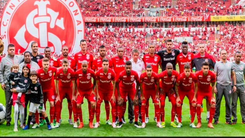 2016 - Líder na quinta rodada: Internacional (13 pontos) / Campeão: Palmeiras (na quinta rodada estava em 5°, com 9 pontos).