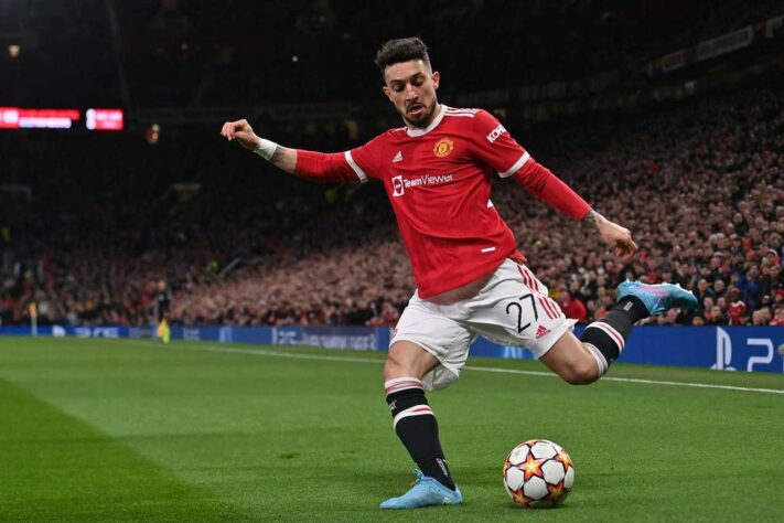 ESQUENTOU - Fora dos planos do Manchester United, o lateral-esquerdo Alex Telles é alvo de interesse do Al-Nassr, clube de Cristiano Ronaldo, segundo o jornal "As". Os árabes estão dispostos a bancar o salário do brasileiro e não devem medir muitos esforços para reforçar seu elenco.