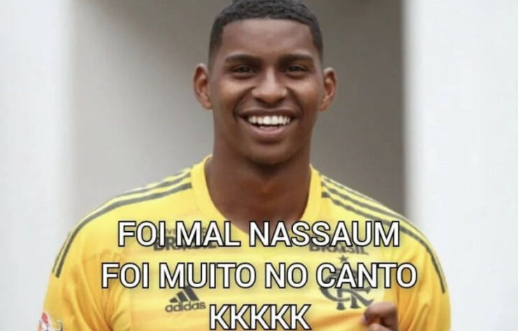 Hugo Souza sofre com memes após falha diante do Sporting Cristal pela Libertadores.