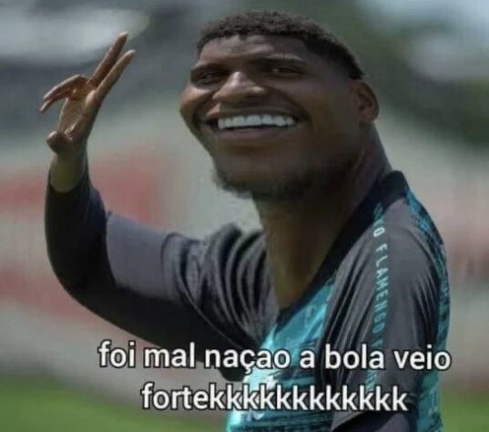 Hugo Souza sofre com memes após falha diante do Sporting Cristal pela Libertadores.