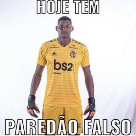 Hugo Souza sofre com memes após falha diante do Sporting Cristal pela Libertadores.