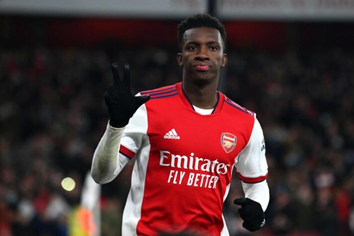 FECHADO - Eddie Nketiah prolongou seu contrato com o Arsenal. O tempo de duração de seu novo vínculo com os Gunners não foi divulgado ainda. Agora, o jogador terá a responsabilidade de levar nas costas o número 14 que era utilizado por Henry.