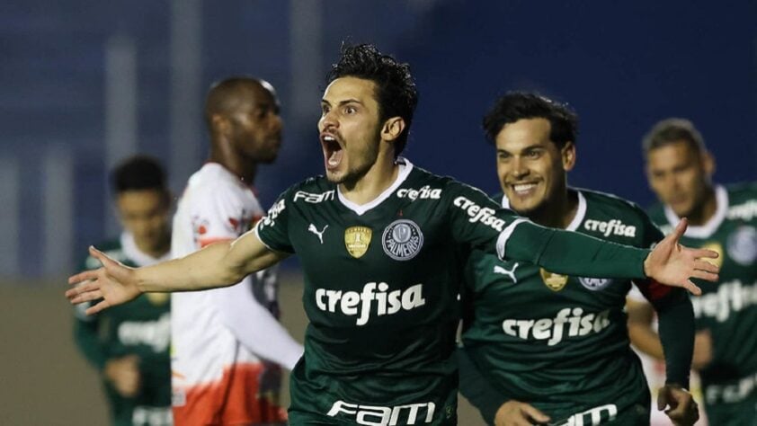 Raphael Veiga (meia - Palmeiras): 24 gols em 24 cobranças 