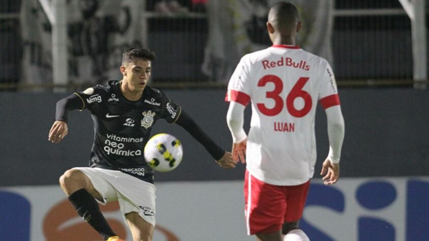 RB Bragantino - Sobe: Criaram diversas chances e não deram muitas oportunidades para o Corinthians finalizar. / Desce: Faltou converter as jogadas em gol, além de apelarem para o cruzamento muito cedo.