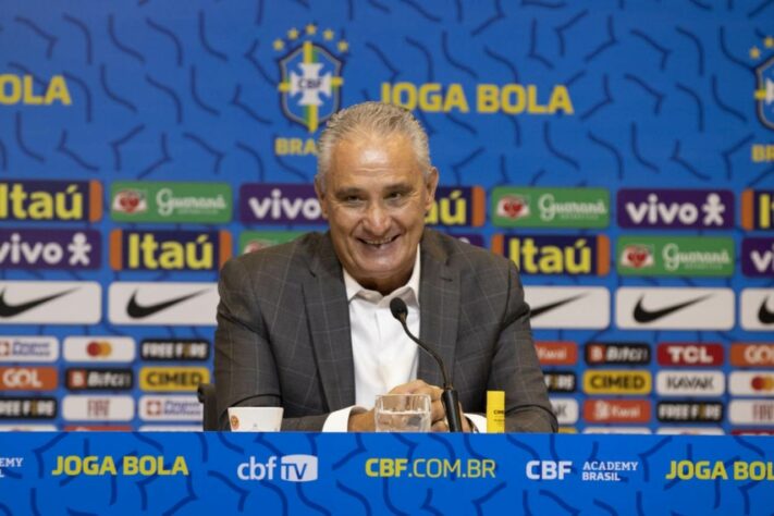 O técnico Tite fez a última convocação da Seleção Brasileira antes da lista oficial para a Copa do Mundo do Qatar na última sexta-feira (9). Porém, o treinador teve que fazer uma alteração. Renan Lodi foi chamado para o lugar de Alex Sandro, cortado por lesão. Os selecionados jogarão amistosos contra Gana e Tunísia nos dias 23 e 27 de setembro, respectivamente. Confira os convocados!