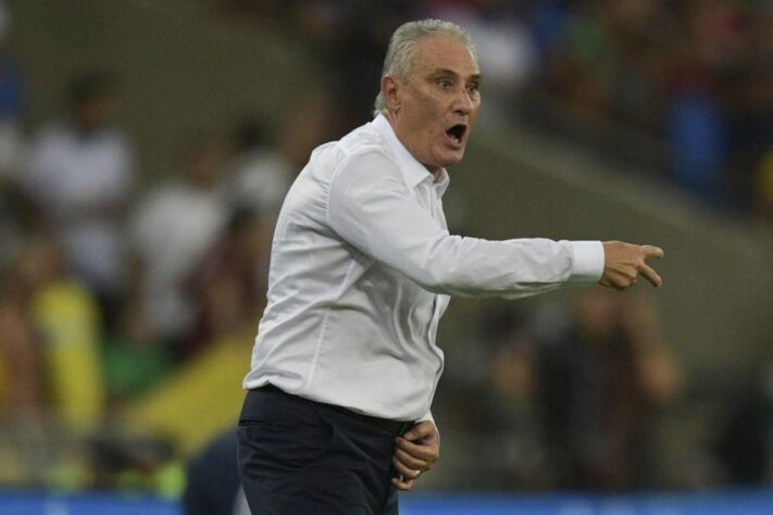 A 200 dias do início da Copa do Mundo de 2022, o técnico Tite ainda não tem o grupo fechado para a competição. Pensando nisso, o LANCE! traz a seguir uma lista com os nomes que estão com o passaporte praticamente carimbado e outros que ainda sonham em ir para o Oriente Médio. Vale lembrar que inicialmente apenas 23 atletas seriam convocados, mas a Fifa estuda a possibilidade de 26 jogadores serem chamados.